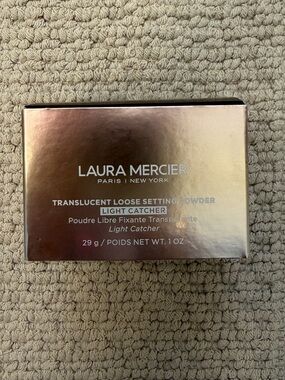 Laura Mercier setting powder
